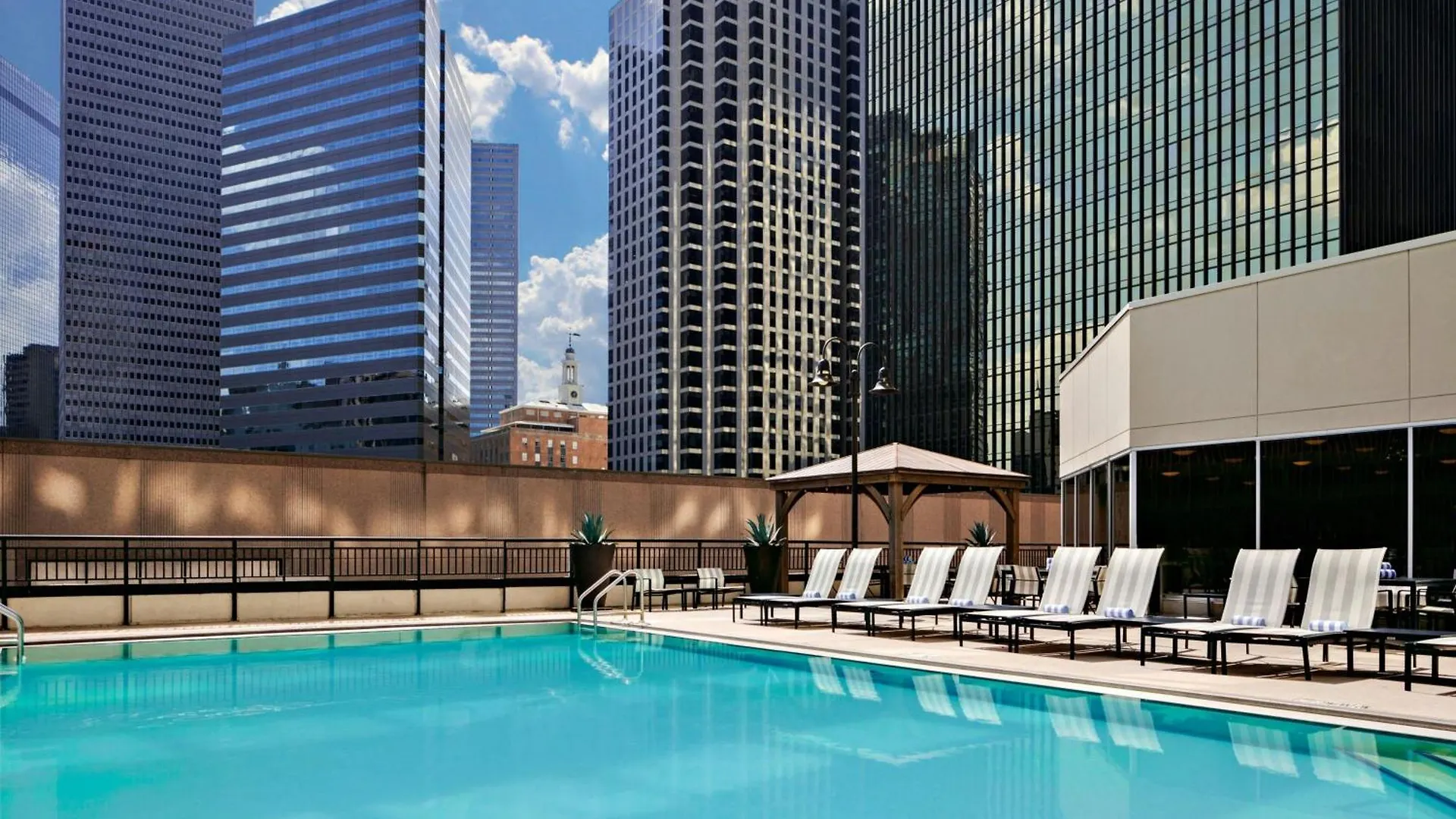 4 Hoteles Clave en el Centro de Dallas Bien Ubicados