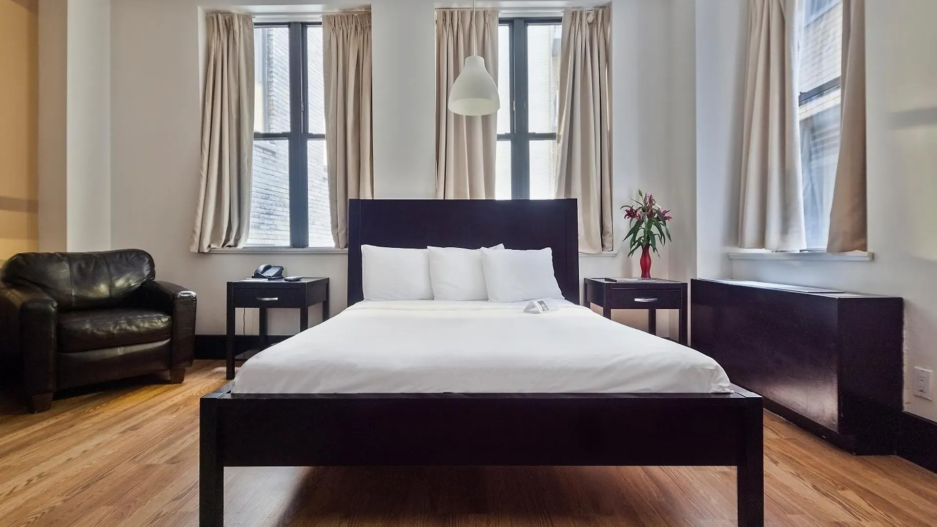 Alojarse en Via Veneto: 2 Hoteles de Negocios Comparados